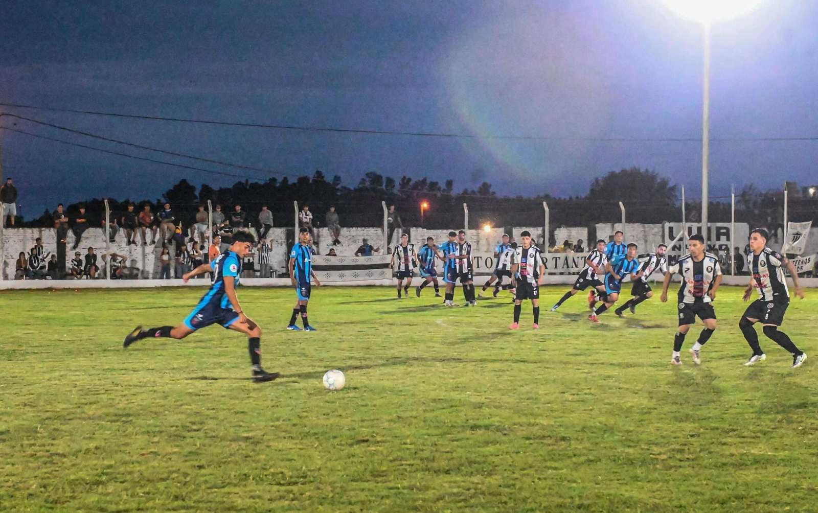 Atlético Escobar logró una victoria fundamental en su visita a Lima