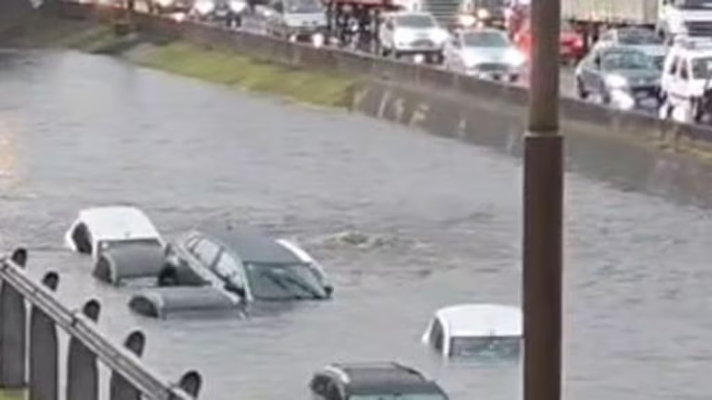 Temporal en la zona norte: la Panamericana colapsó por la intensa caída de agua