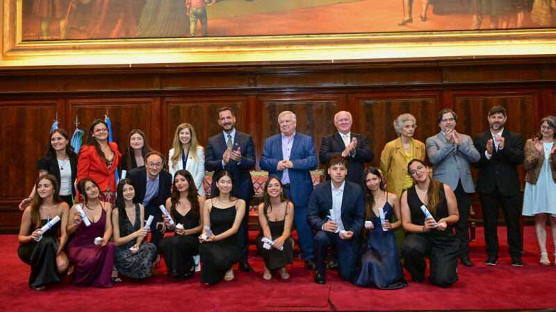 Emotivo acto en la UBA: los primeros egresados del Colegio Ramón Cereijo recibieron sus diplomas