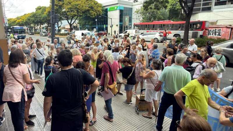Vecinos se movilizaron para pedir el restablecimiento del Transporte Bicentenario