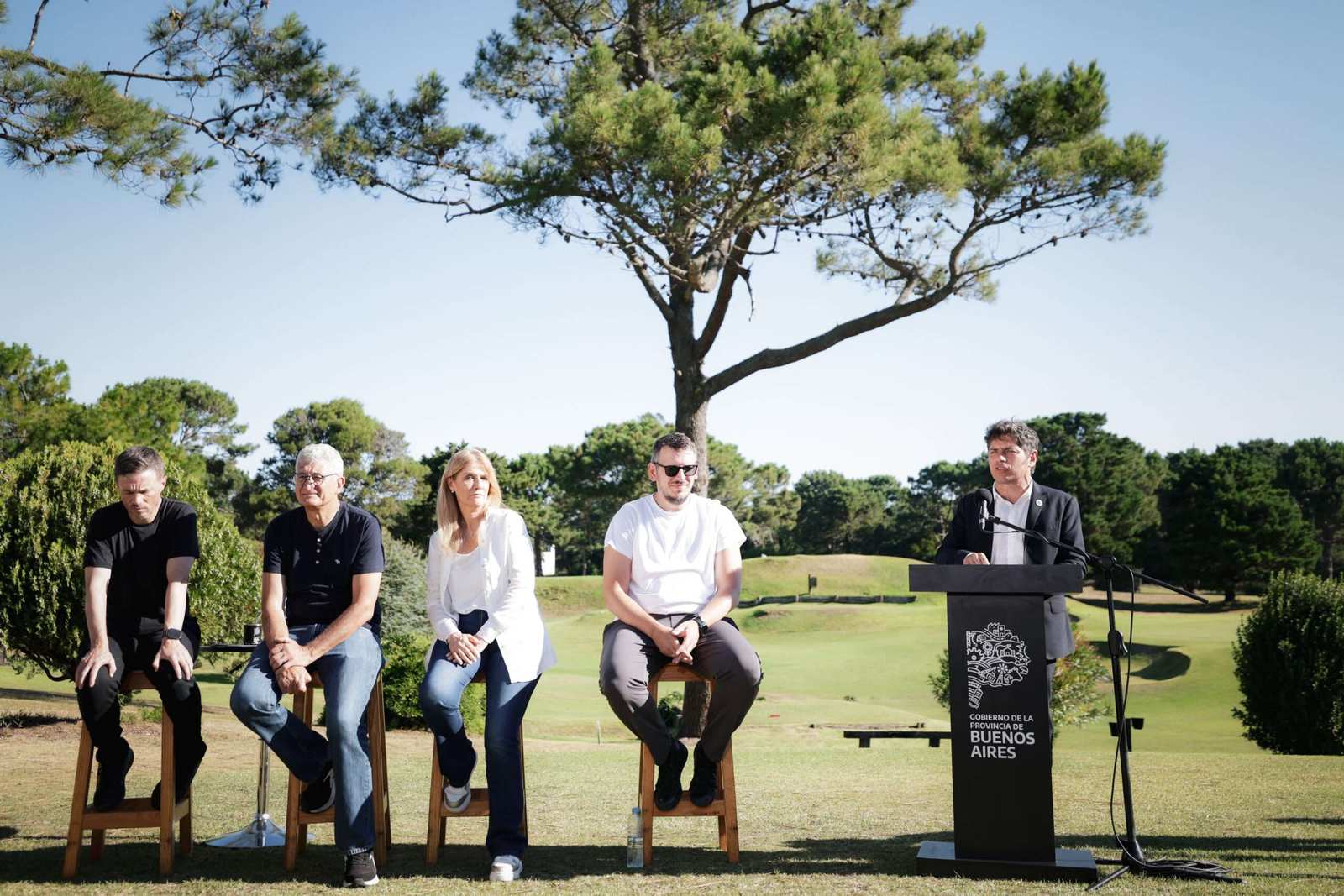 Kicillof: “Trabajamos para que la temporada resista a las políticas económicas que destruyen el turismo local”