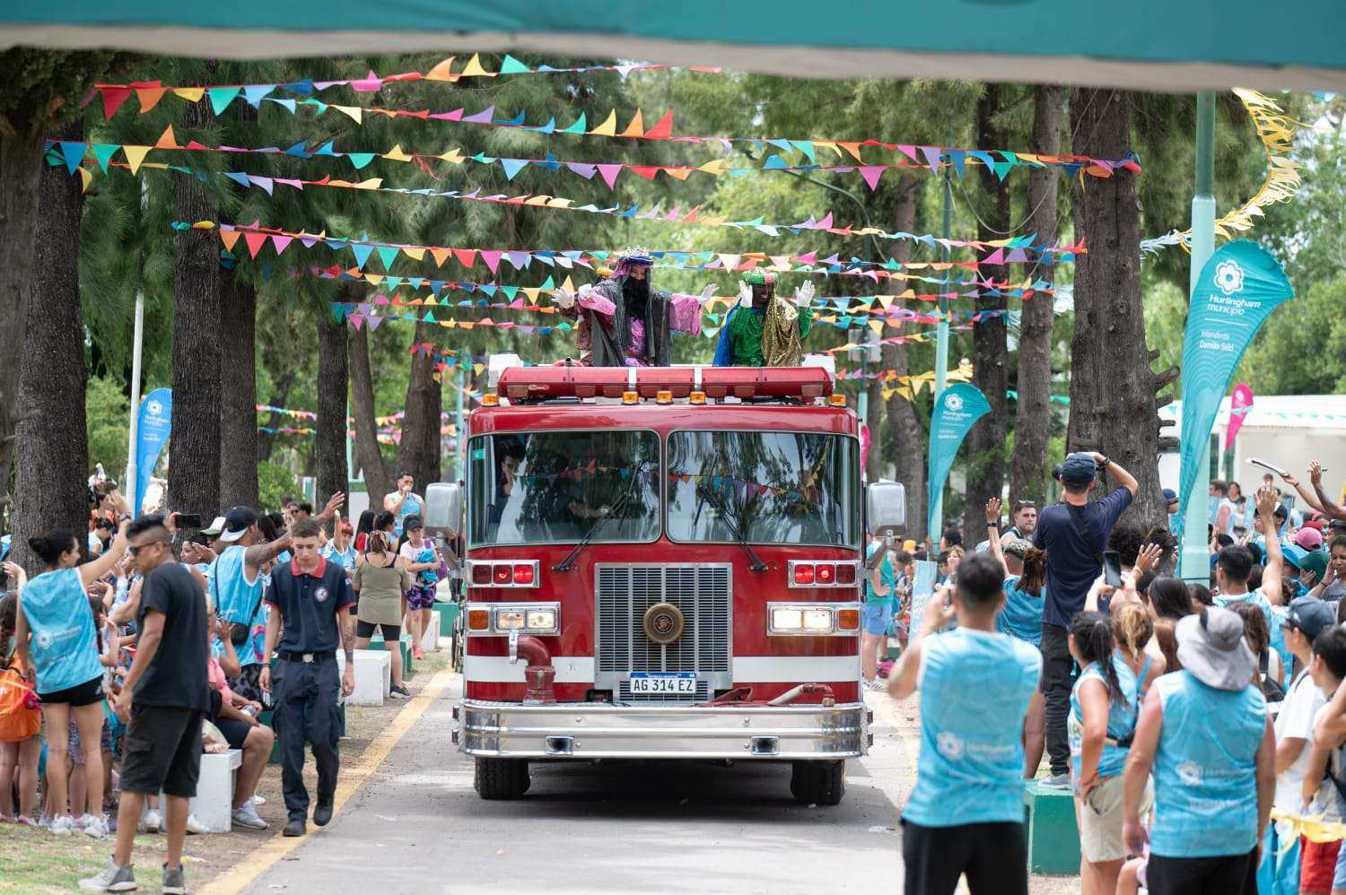 Comenzó la Colonia de verano de Hurlingham y Los Reyes Magos sorprendierona miles de chicos