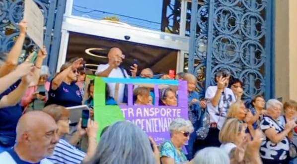 Vecinos se movilizaron ante la suspensión del Transporte del Bicentenario