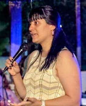 El ajuste sobre ruedas: Soledad Martínez se subió al colectivo municipal con una motosierra