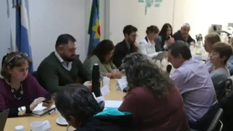 La Provincia acordó con gremios bonaerenses un aumento salarial con retroactivo y reapertura en febrero