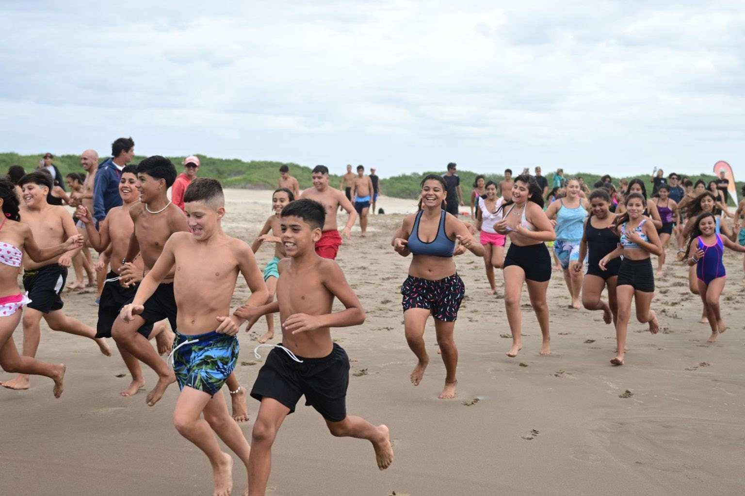 Mi Primer Viaje al Mar: 180 chicos y chicas escobarenses viajan a Villa Gesell