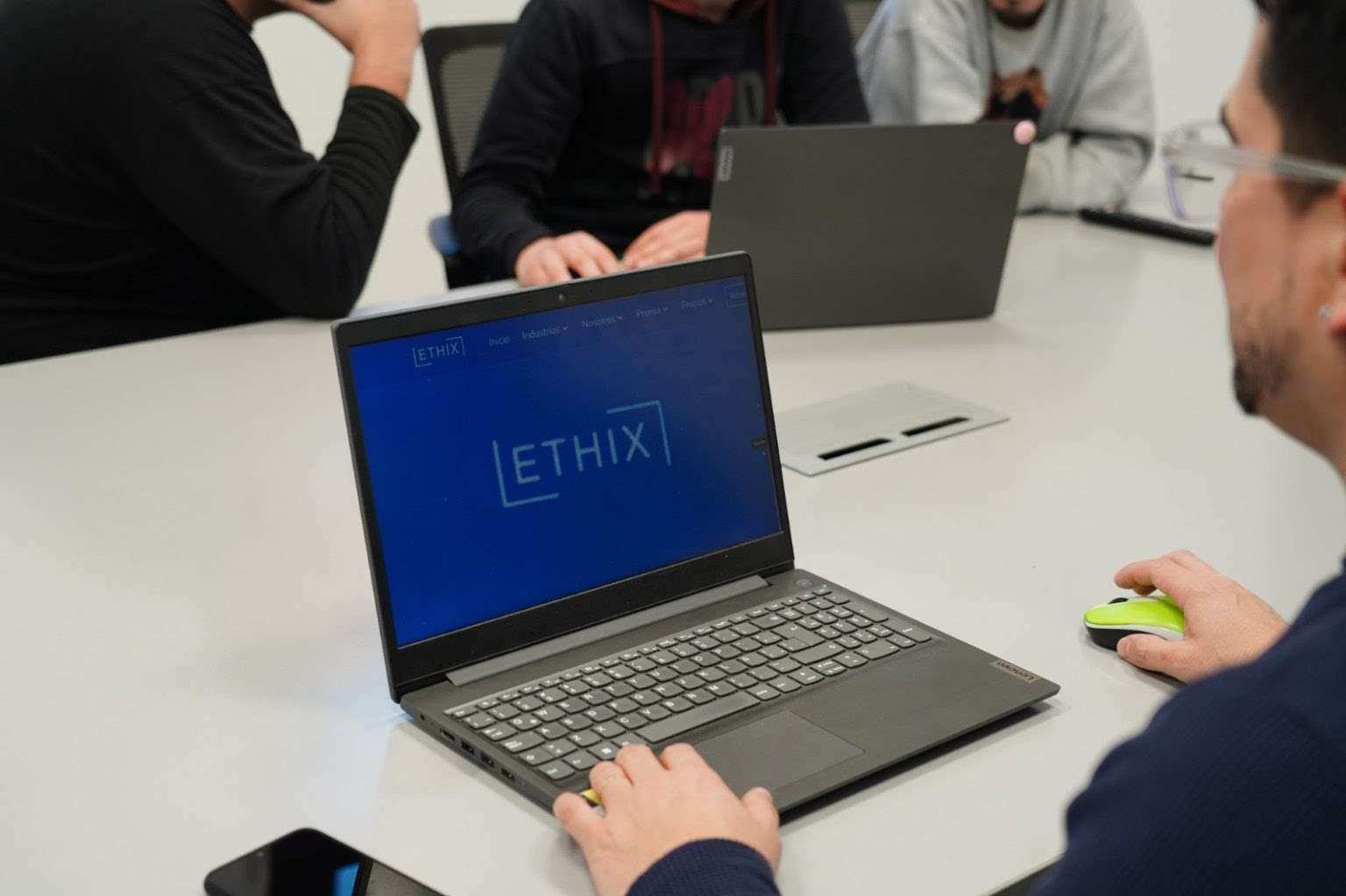 Más eficiencia, menos burocracia: Escobar redujo con IA hasta un 98% los tiempos administrativos en el área de compras 