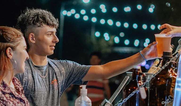 Un clásico de Escobar: la calle Mendoza suma propuestas para este verano