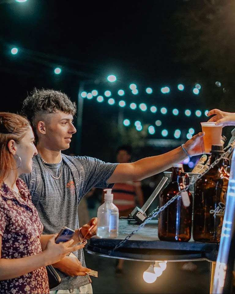 Un clásico de Escobar: la calle Mendoza suma propuestas para este verano