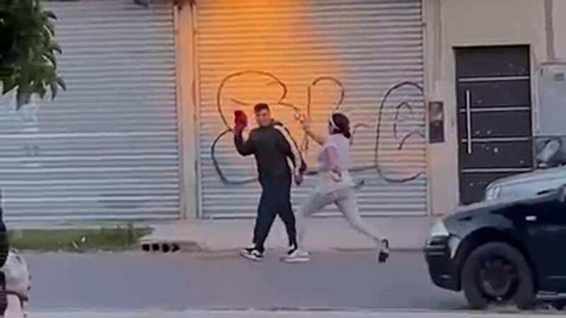 Crimen en Batán: los videos que muestran la brutalidad del ataque y la burla del agresor