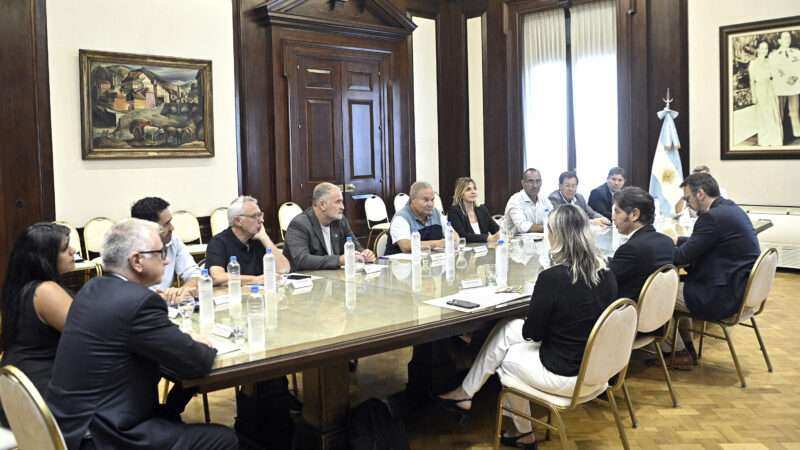 Kicillof y Cuattromo firmaron convenios con 13 municipios para la compra de equipamiento productivo