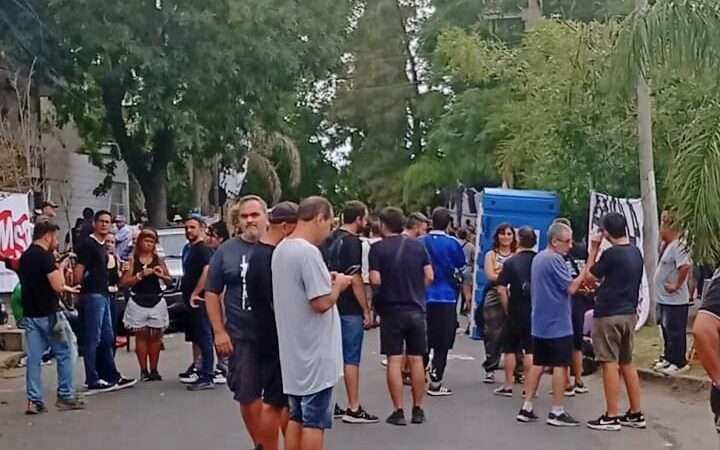 Fuerte respaldo político y social a los 920 trabajadores despedidos por el cierre de FATE