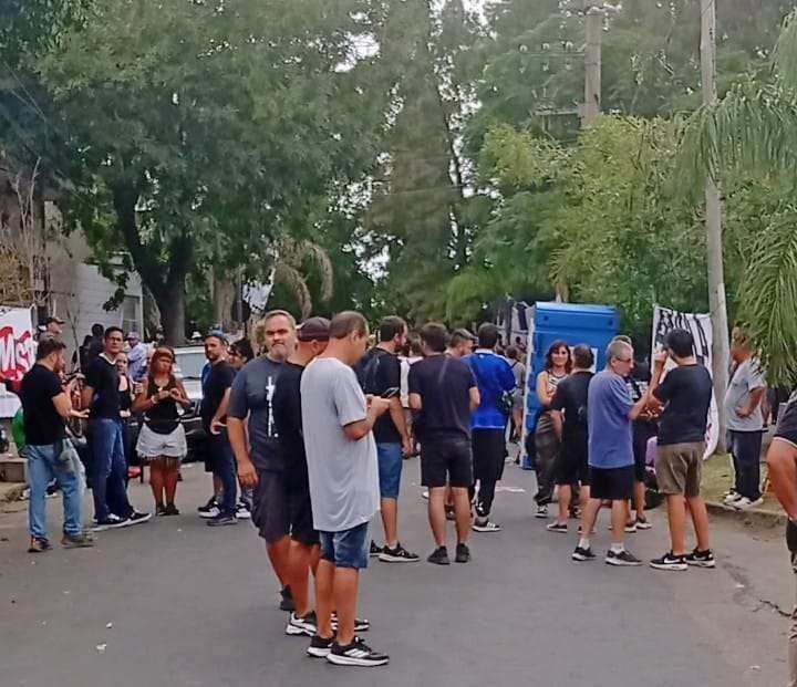Fuerte respaldo político y social a los 920 trabajadores despedidos por el cierre de FATE