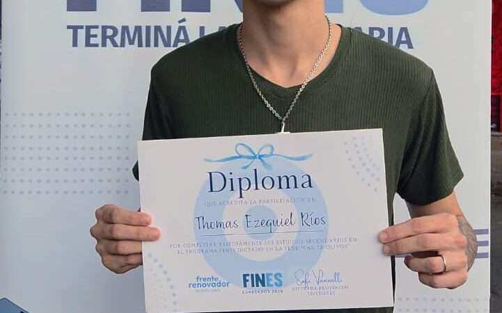 Thomas Ríos, de regreso a las aulas: Tras finalizar el secundario con el Plan FINES, inicia su carrera universitaria en la UBA