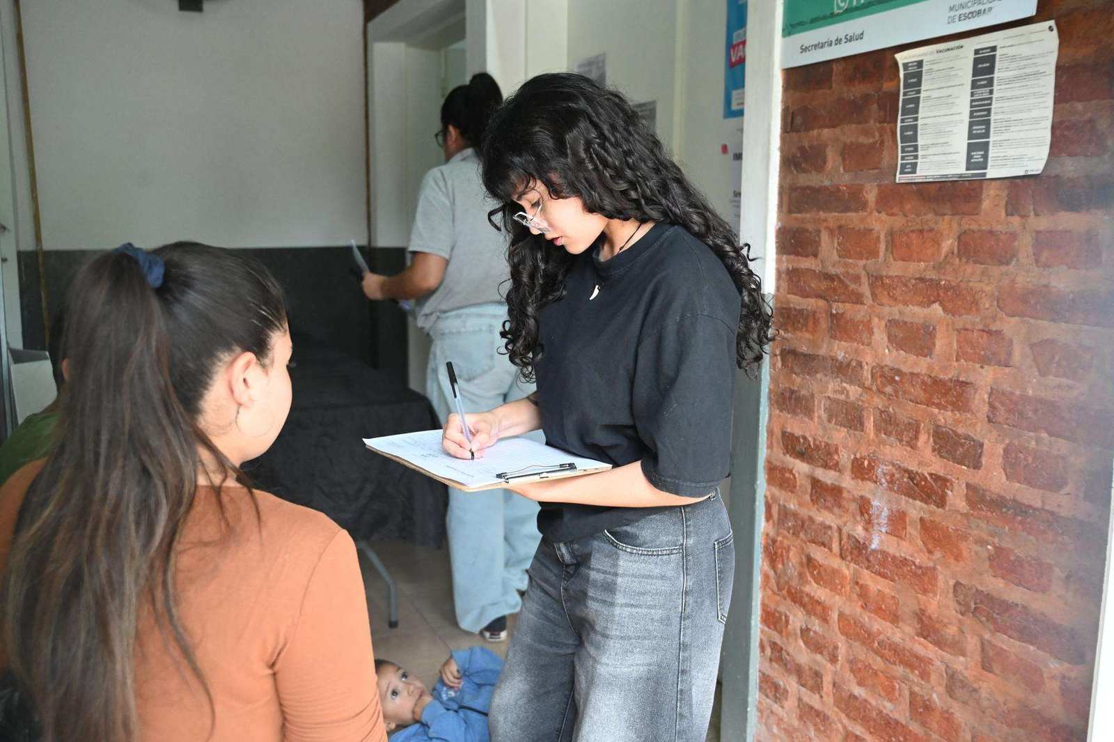 Operativos sanitarios: vacunas de calendario, firma de libretas y testeos gratuitos