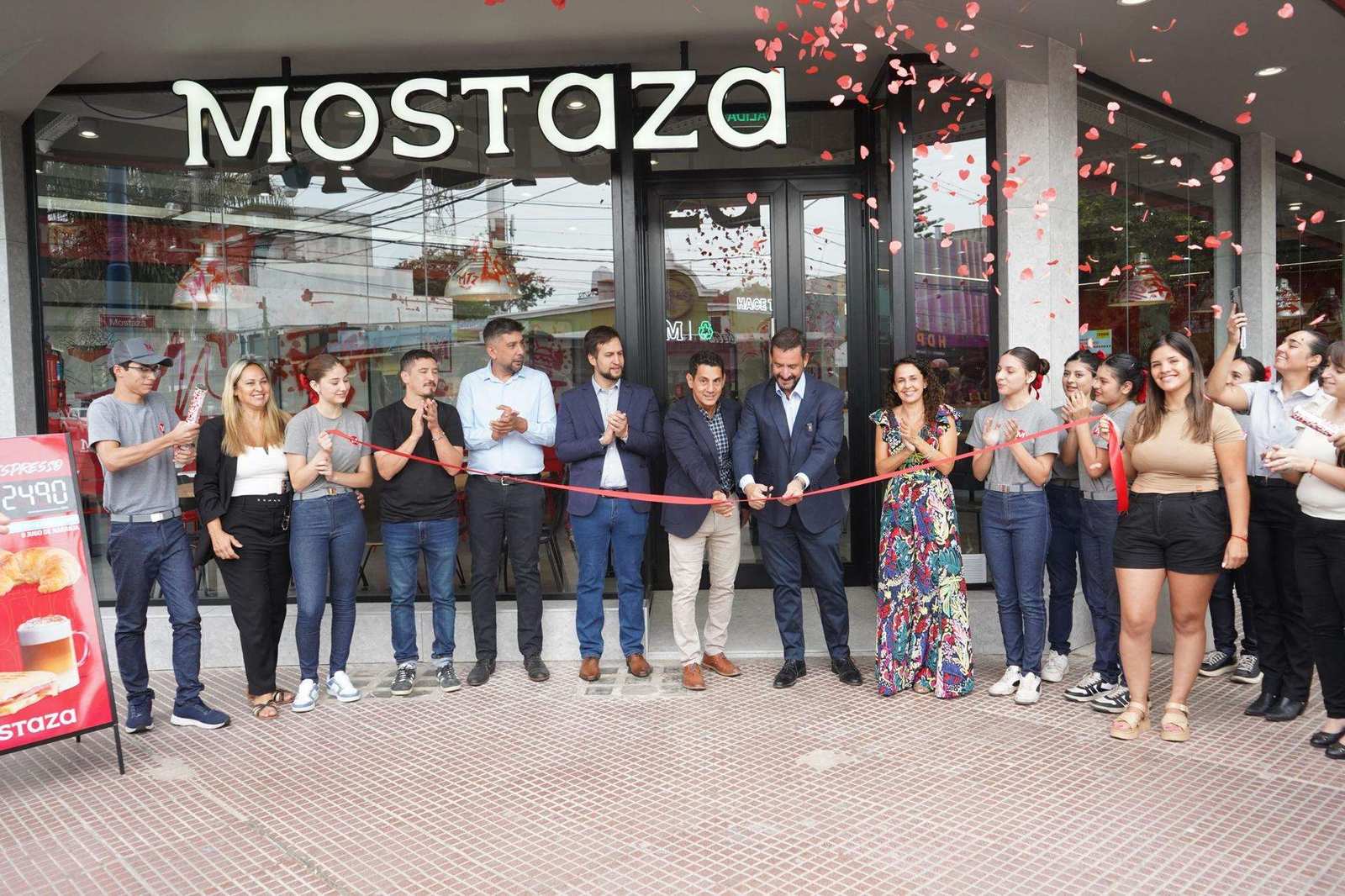 Portal Municipal de Empleo: el nuevo Mostaza de Escobar incorporó a 60 trabajadores del distrito