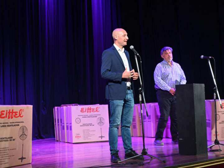 Escobar refuerza el equipamiento escolar con la entrega de 234 ventiladores y la puesta en marcha del Consejo Municipal de Educación