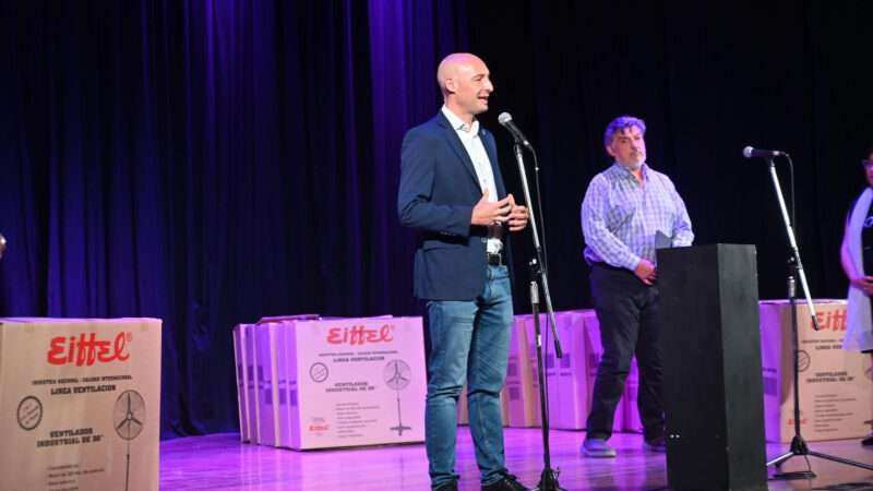 Escobar refuerza el equipamiento escolar con la entrega de 234 ventiladores y la puesta en marcha del Consejo Municipal de Educación