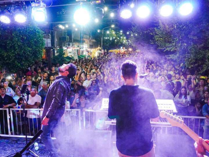 Ya es un clásico: más de 6.000 personas se sumaron a la octava edición de la Peatonal Ochentosa