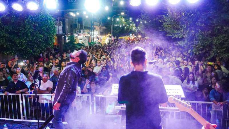 Ya es un clásico: más de 6.000 personas se sumaron a la octava edición de la Peatonal Ochentosa