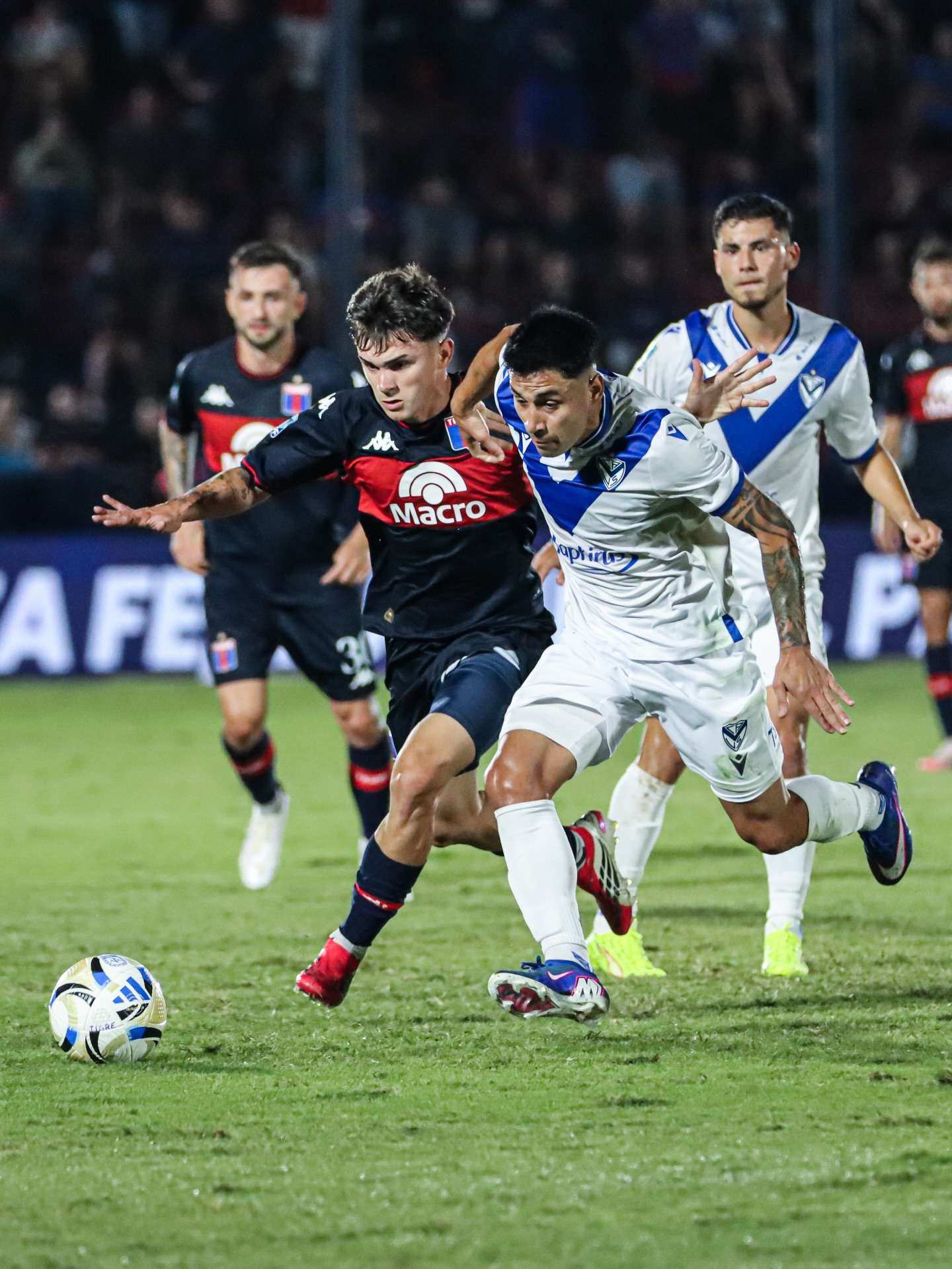 Tigre fue un poco más, pero debió conformarse con el empate 1-1 ante Vélez