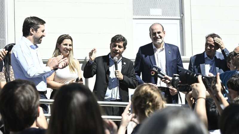 Kicillof entregó 101 viviendas en Bahía Blanca y destacó la continuidad de la obra pública provincial
