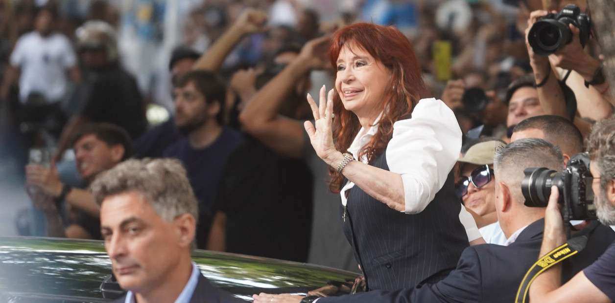 “No voy a formar parte de este circo”: con nuevas críticas a la Justicia, Cristina Kirchner se negó a responder preguntas