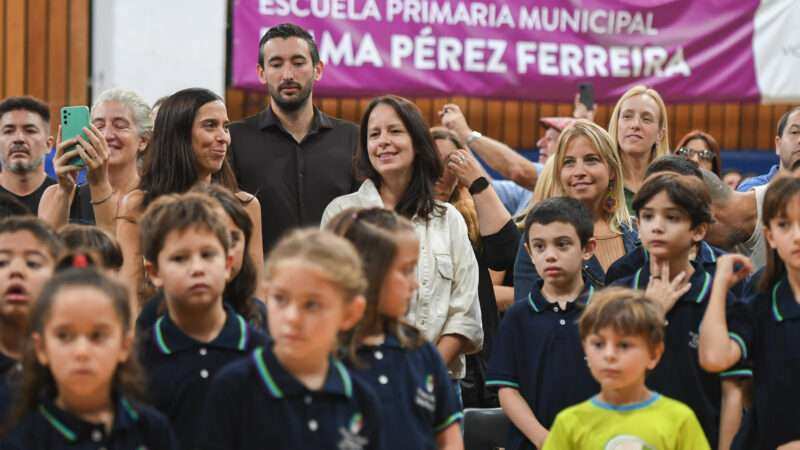 Soledad Martínez acompañó el inicio de clases en la escuela Emma Pérez Ferreira de Vicente López