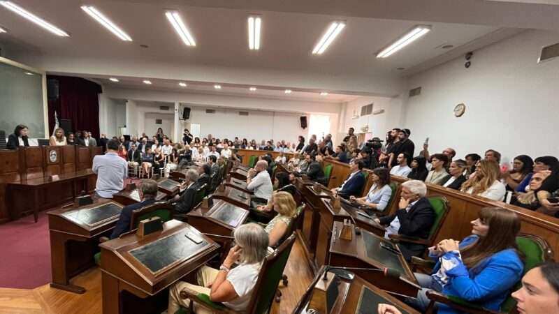 Apertura de sesiones en Vicente López: apoyo oficial y fuertes críticas por seguridad, salud y prioridades