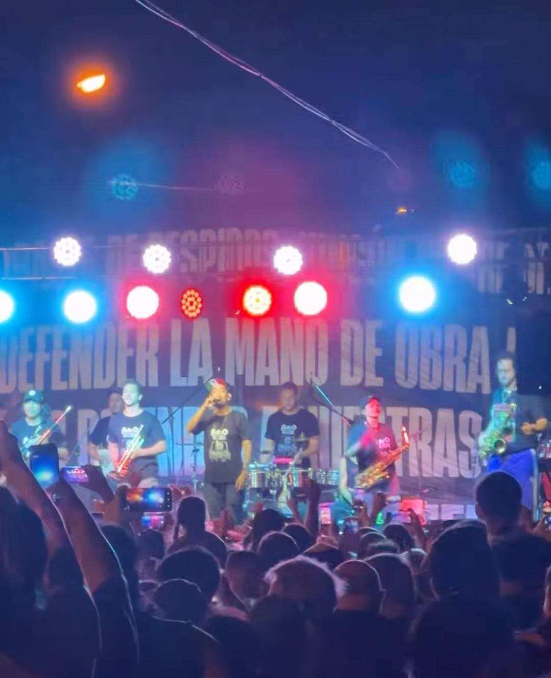 La cultura popular con la Delio Valdez  se plantó por los trabajadores: música y compromiso en defensa de la apertura de la empresa