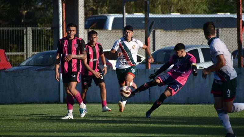 Atlético Escobar logró su primer punto en el Federal tras empatar contra Sportivo Las Parejas