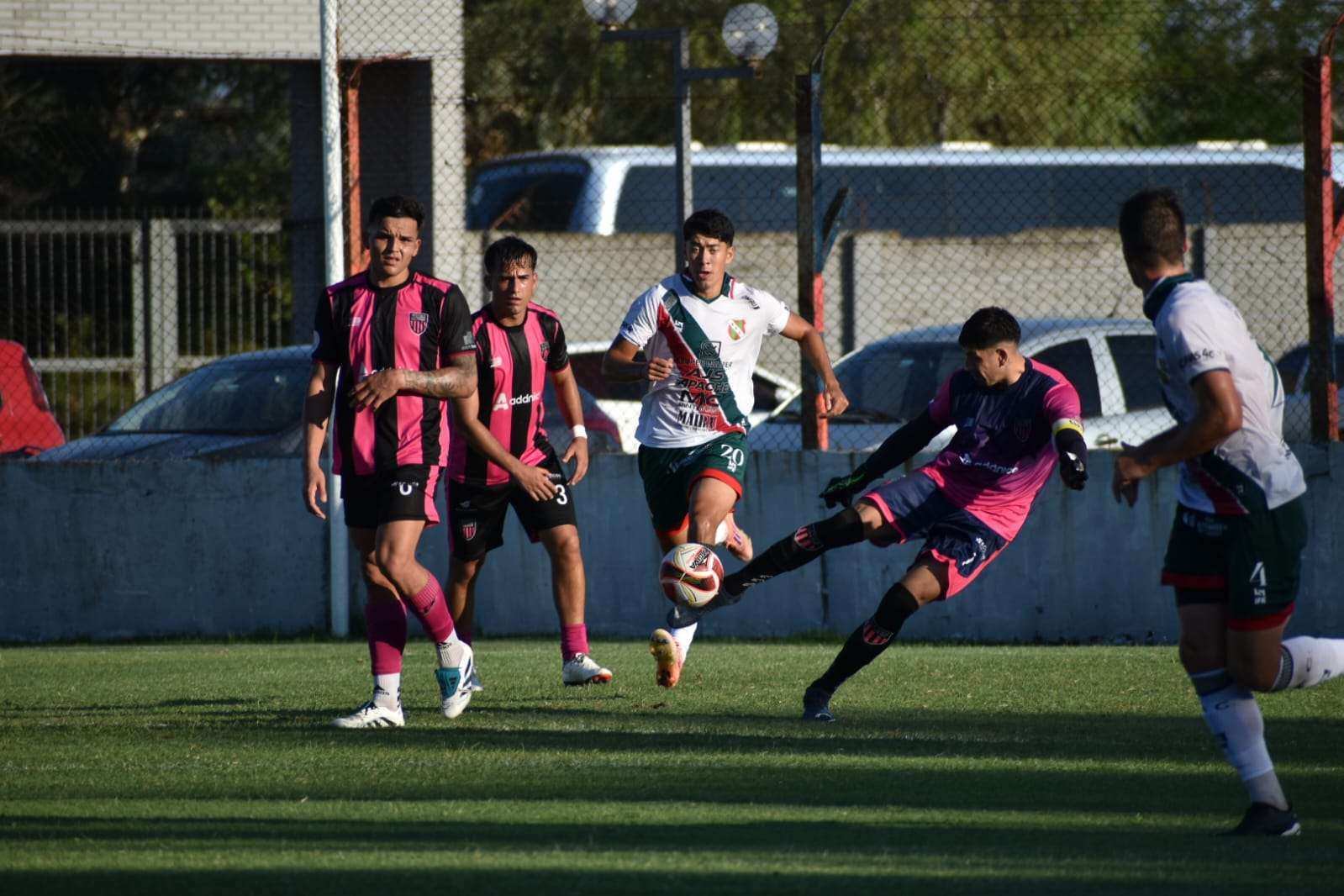 Atlético Escobar logró su primer punto en el Federal tras empatar contra Sportivo Las Parejas