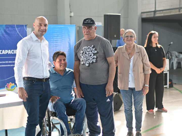 Transporte público gratuito: Escobar entregó 520 Pases Libre Multimodal para personas con discapacidad