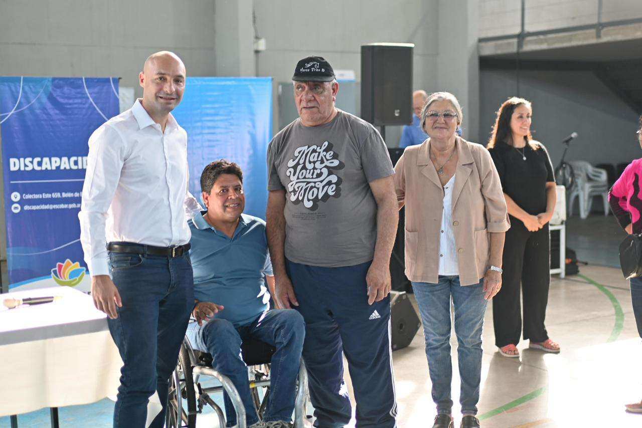 Transporte público gratuito: Escobar entregó 520 Pases Libre Multimodal para personas con discapacidad