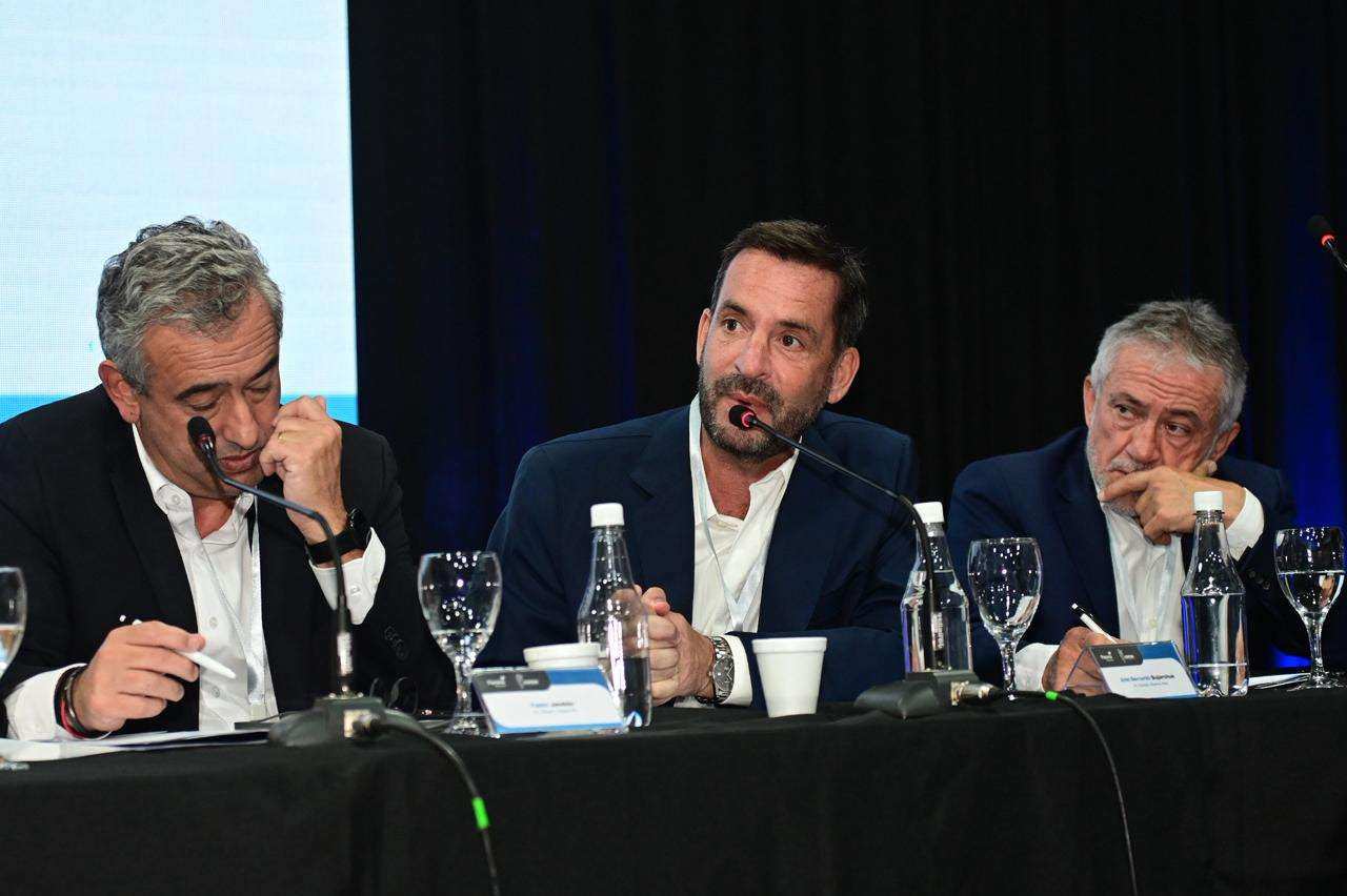 Sujarchuk, protagonista del encuentro federal de intendentes en el que se planteó la asfixia financiera a los municipios