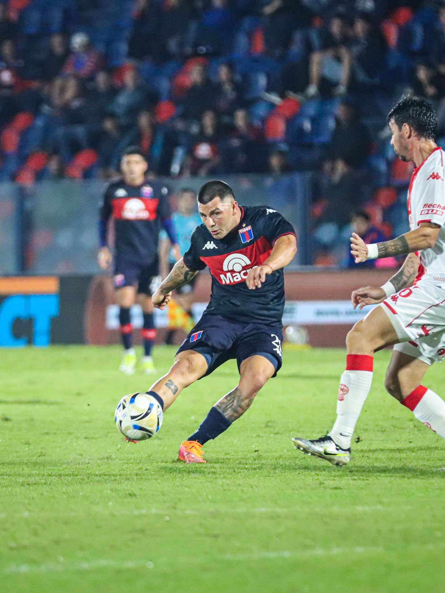Tigre dejó pasar otra chance y apenas empató con Huracán en Victoria