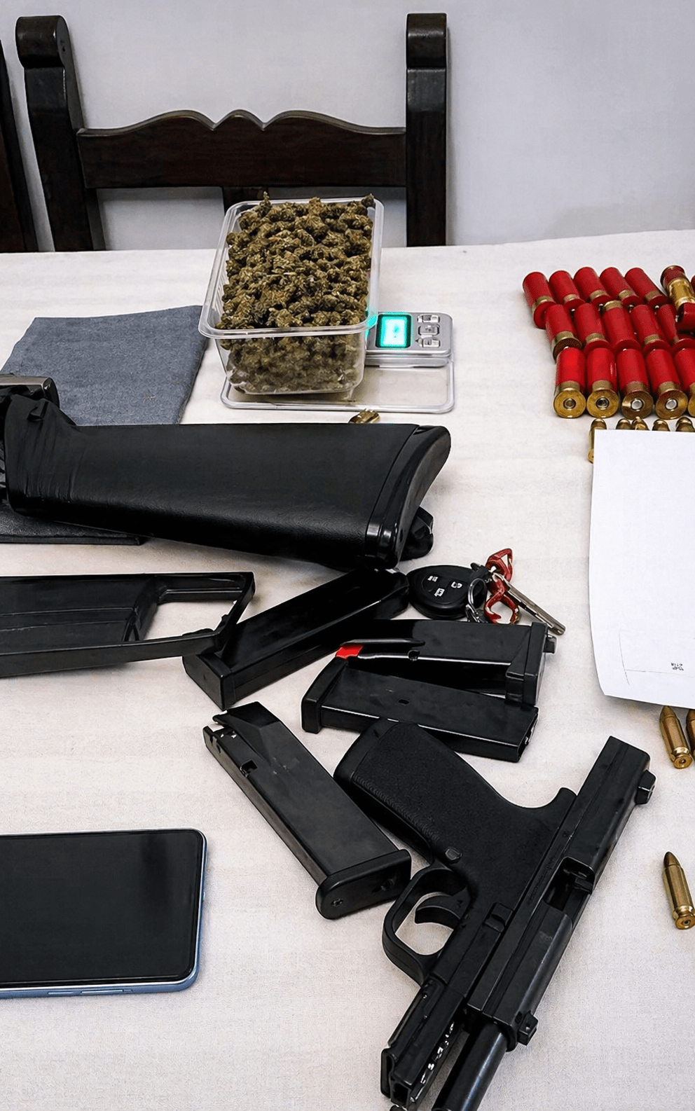 Detuvieron a un sospechoso por amenazas en El Cazador: secuestraron armas y un vivero de cannabis