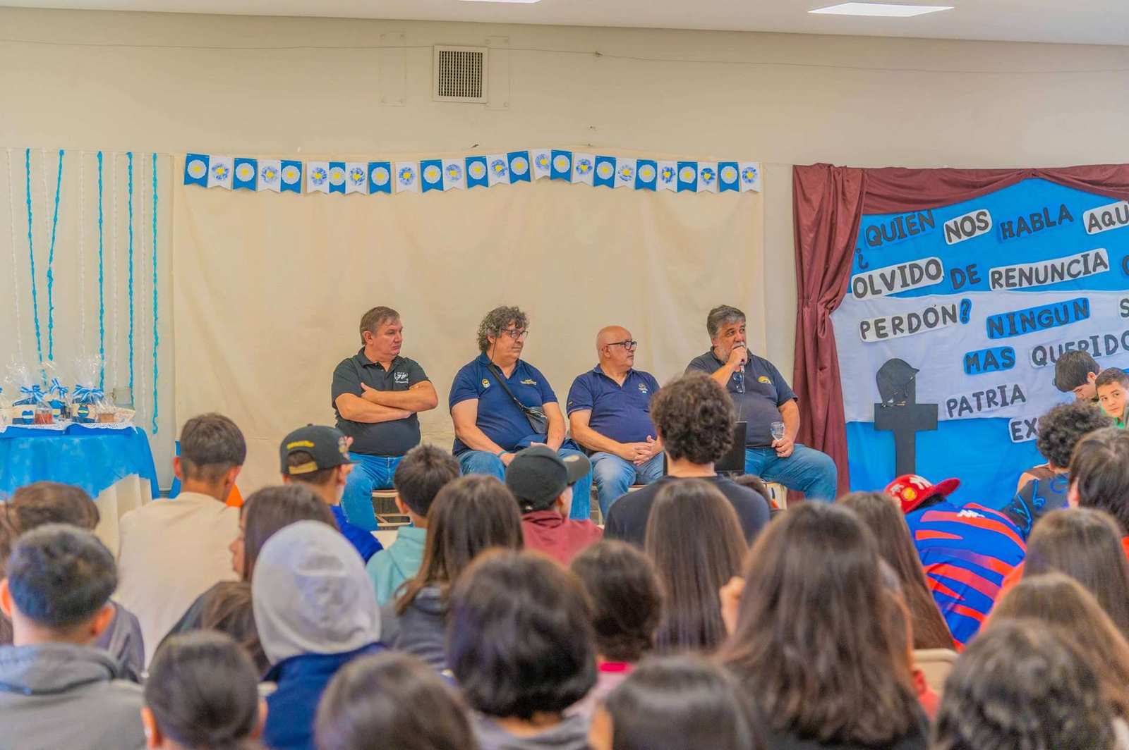 Ex Combatientes de Malvinas charlaron con jóvenes del programa educativo municipal