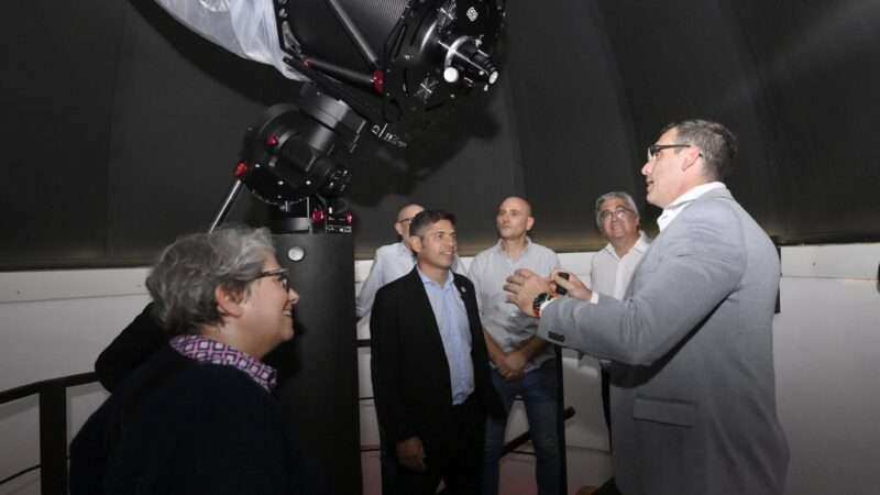 Kicillof inauguró un observatorio en Alberti y entregó netbooks y material científico