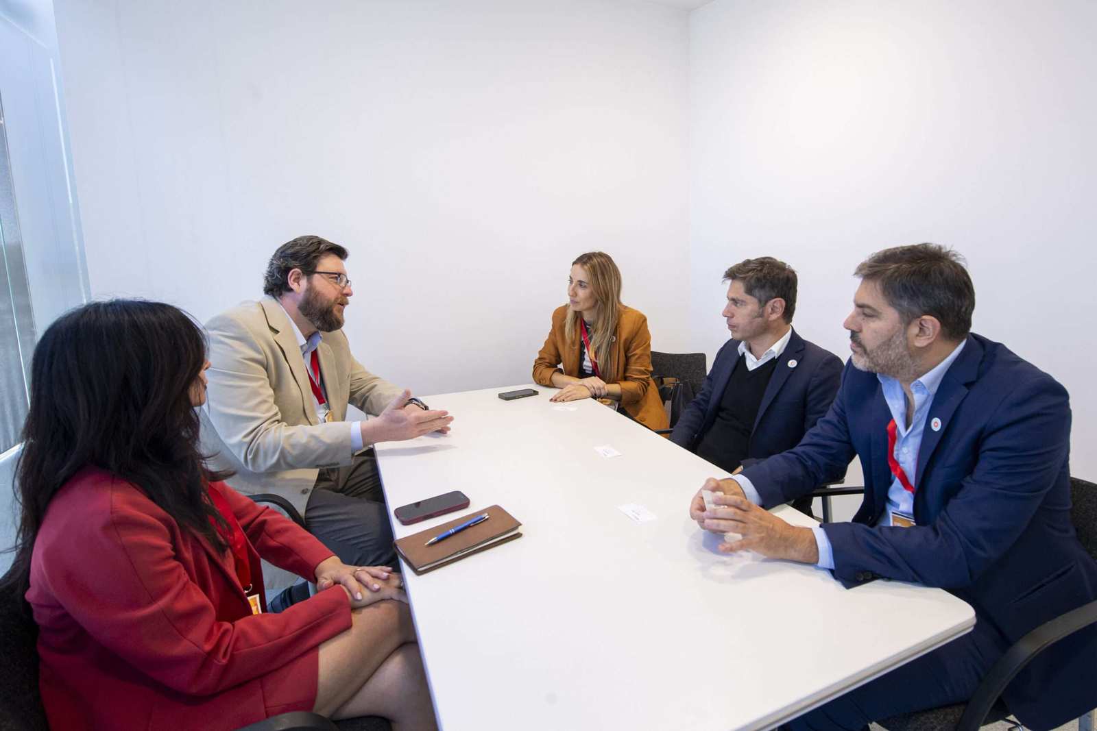 Kicillof se reunió con el presidente Gustavo Petro y la vice del Parlamento Europeo, Katarina Barley