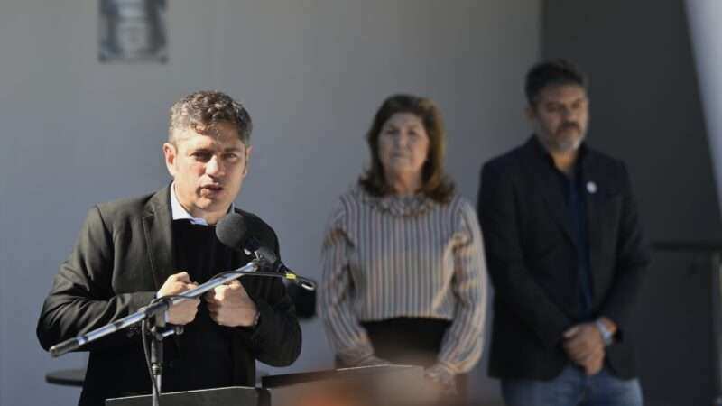 Kicillof inauguró en Carlos Tejedor el centro universitario Nº50 del Programa Puentes y entregó computadoras a estudiantes