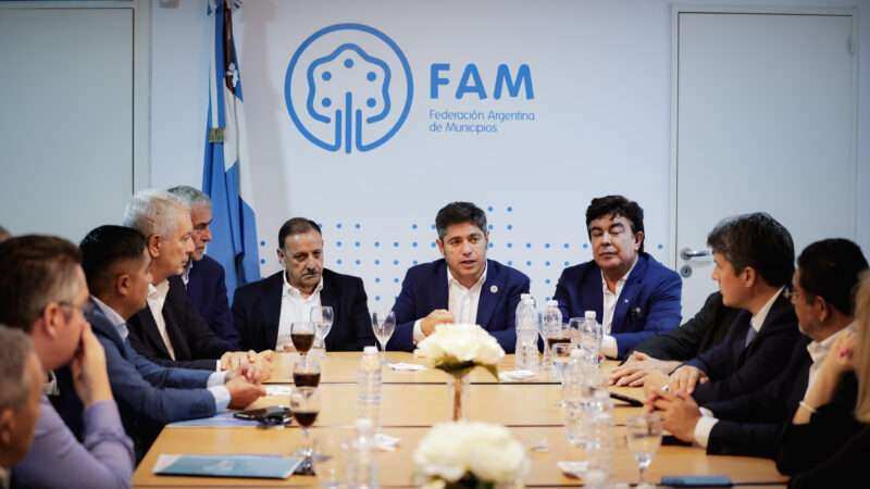 Kicillof reunió a más de 100 intendentes y elevó un reclamo a Economía por obras y fondos