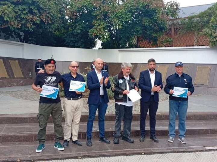 Escobar homenajeó a los héroes de Malvinas a 44 años de la gesta