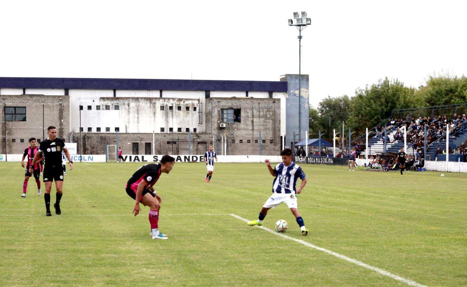 Un pálido Atlético Escobar perdió 2 a 1 ante El Linqueño