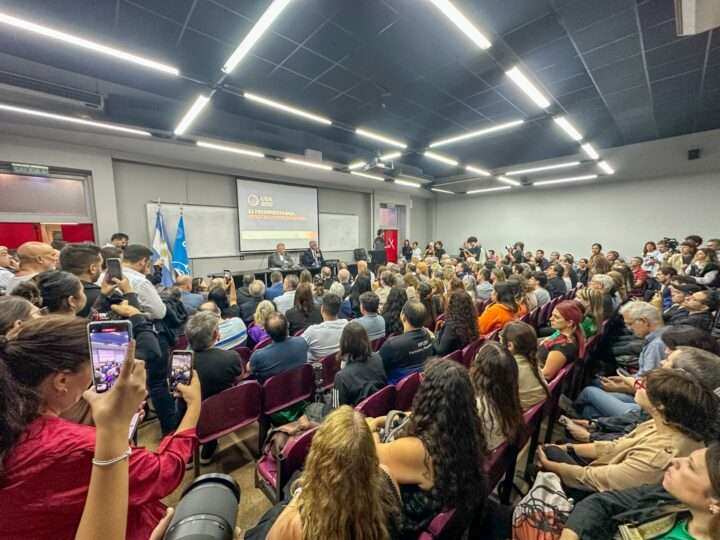 Escobar participó de la jornada nacional en defensa de la educación