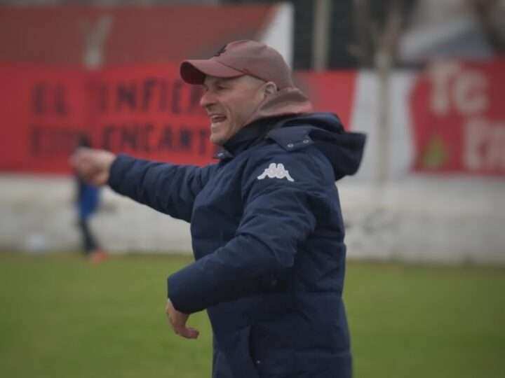 Atlético Escobar ya tiene nuevo DT: asumió Luciano Ábalos