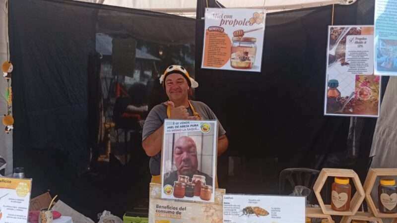 “Entre el río y las colmenas: la vida isleña contada a través de la miel”