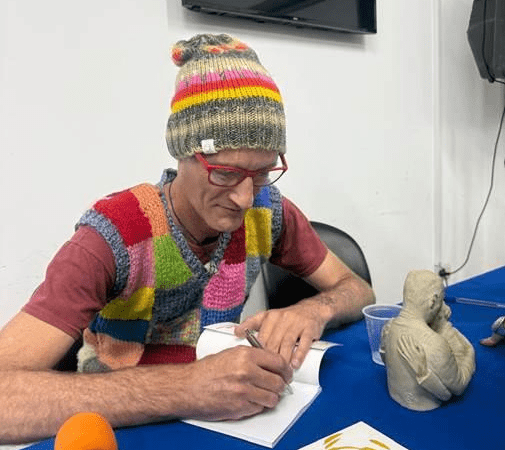 Norman Engel presentó “Historias en el éter”