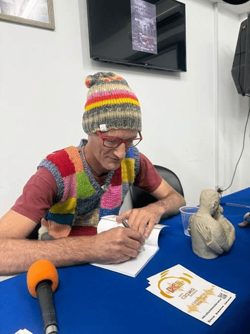 Norman Engel presentó “Historias en el éter”