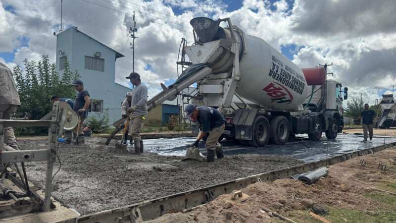 La Municipalidad de Escobar pavimenta la calle Fondo de la Legua en Loma Verde